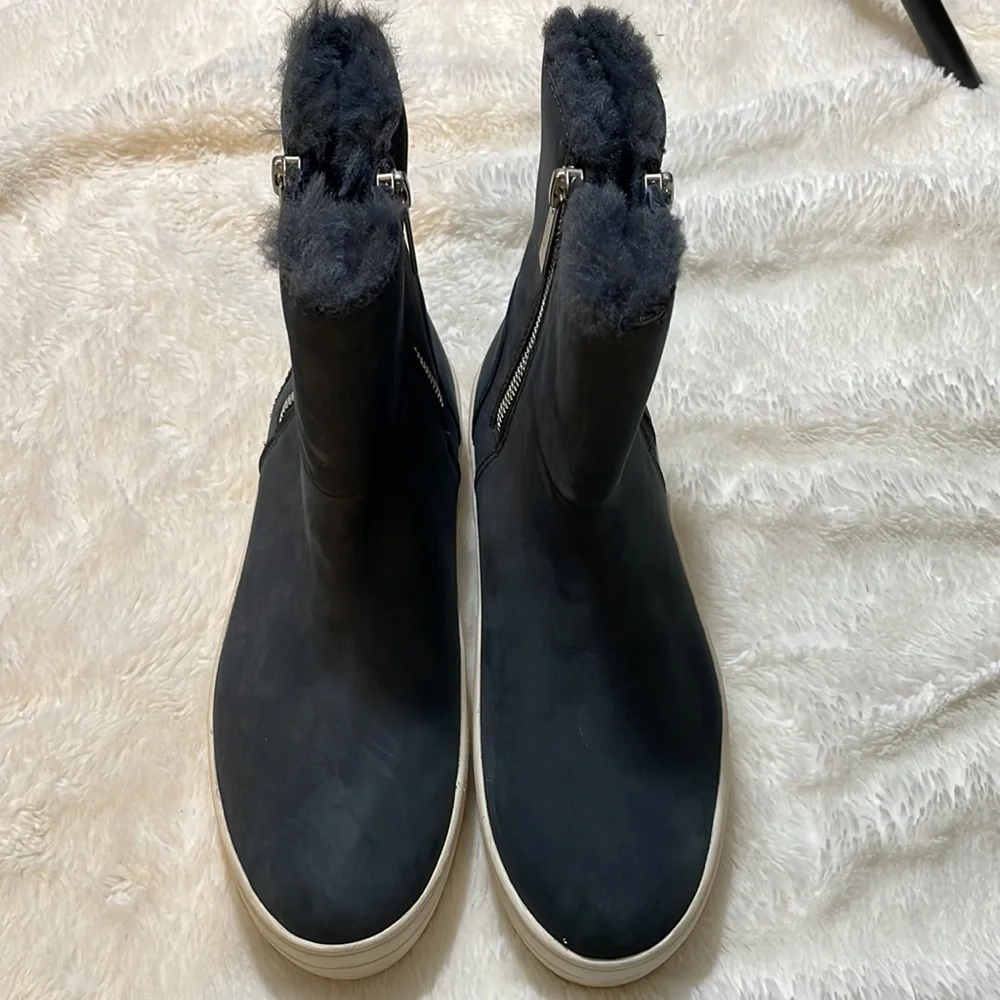 J/Slides‎ Booties - Picture 2 of 7